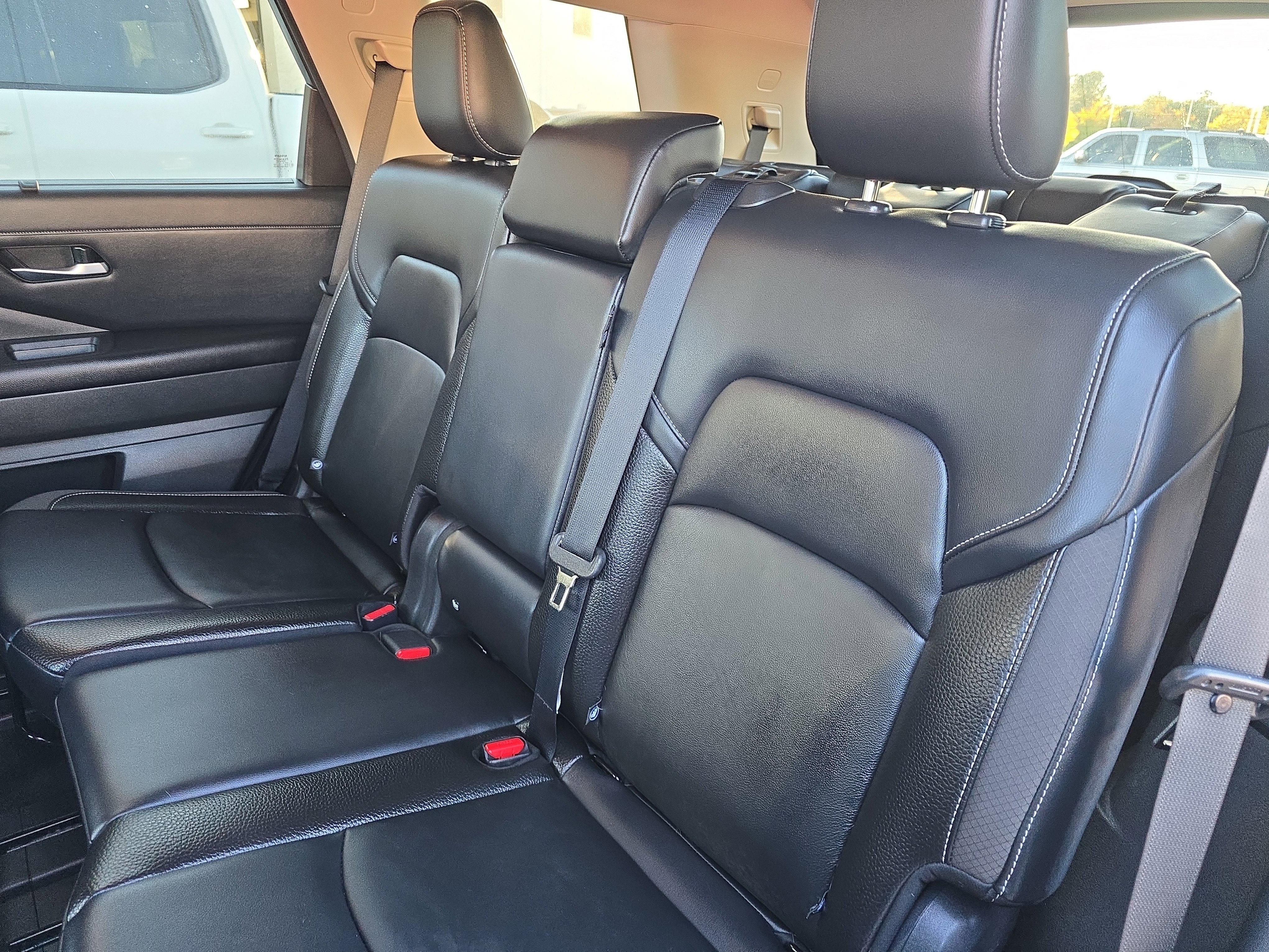 Used 2022 Nissan Pathfinder SL w/ SL Black Package image 16