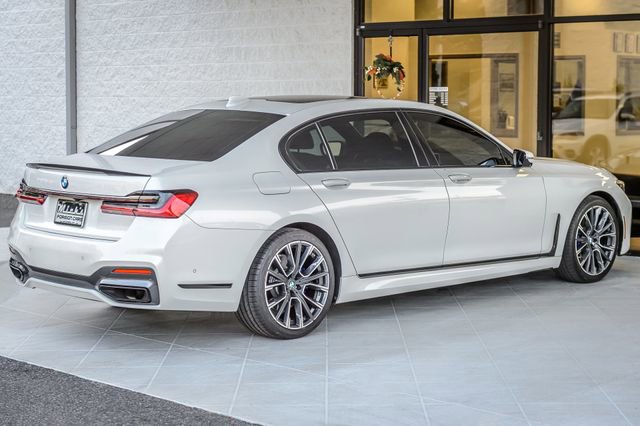 Used 2020 BMW 740i w/ M Sport Package image 9