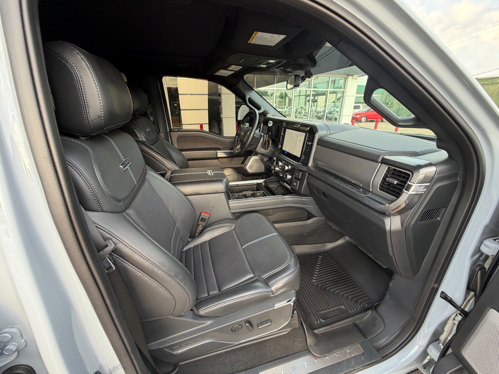 Used 2025 Ford F250 Platinum w/ Tremor Off-Road Package AWD/4WD image 32