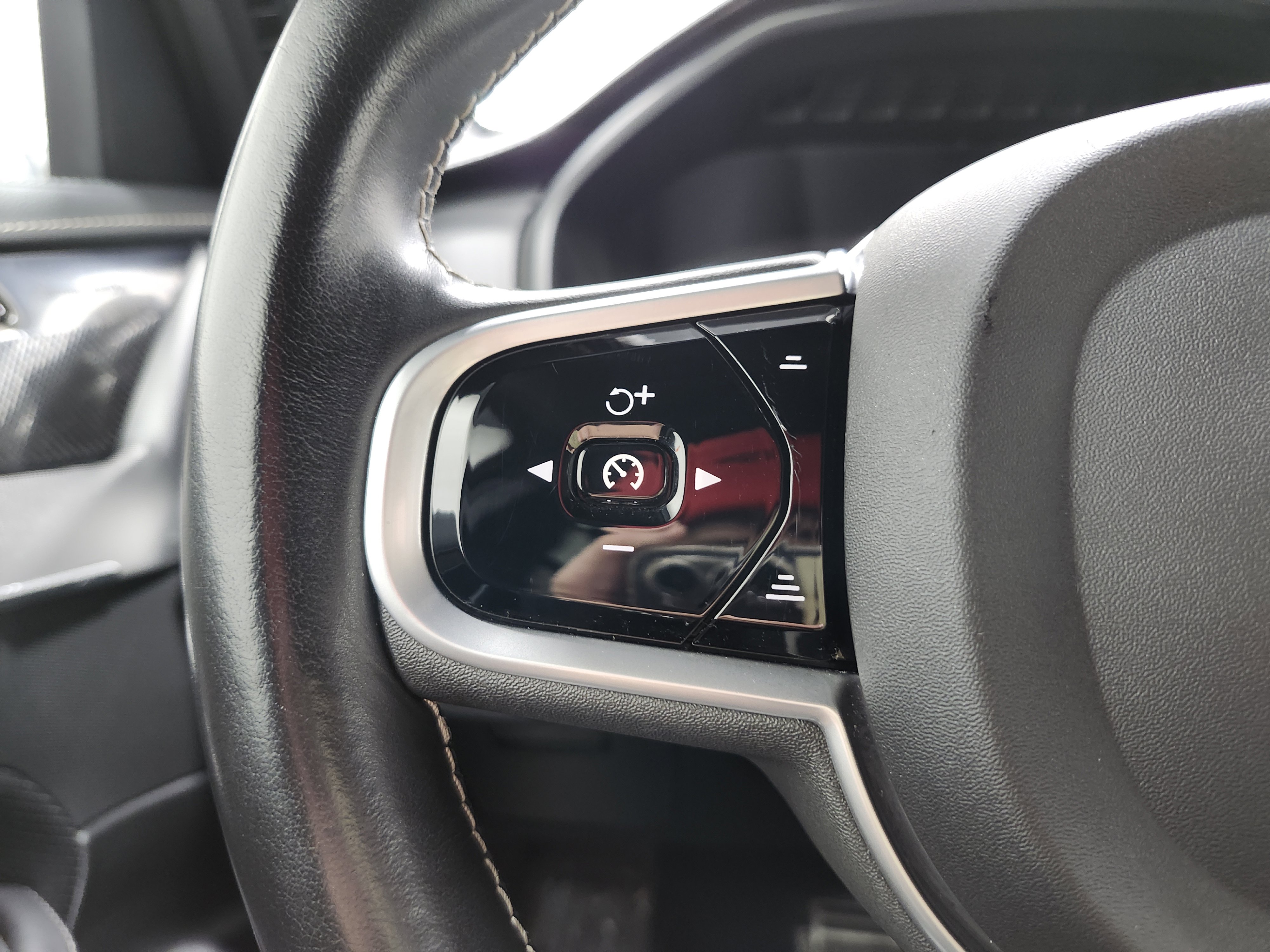 Used 2021 Volvo XC90 T8 R-Design w/ Advanced Package image 41