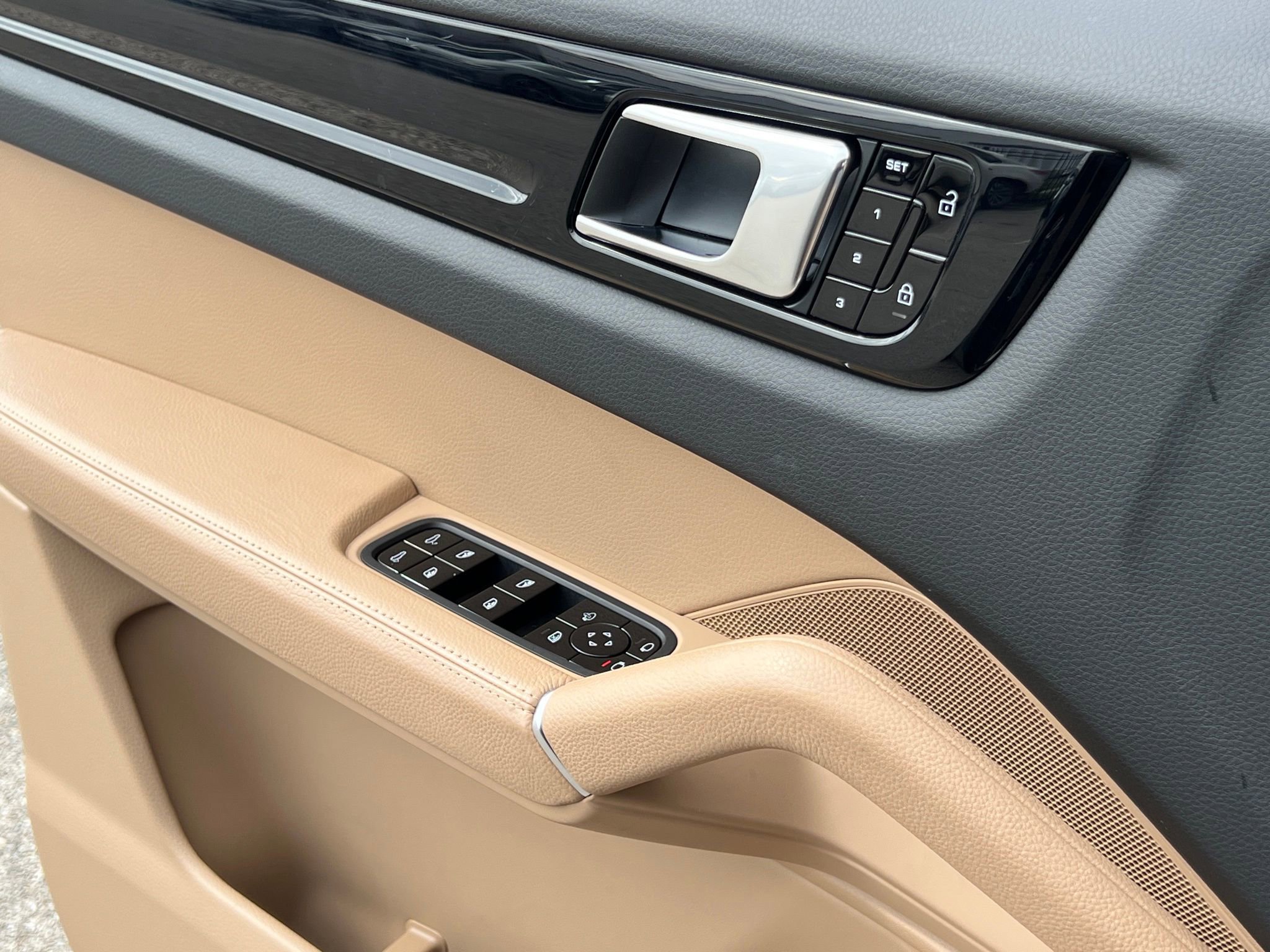 Used 2021 Porsche Cayenne S image 32