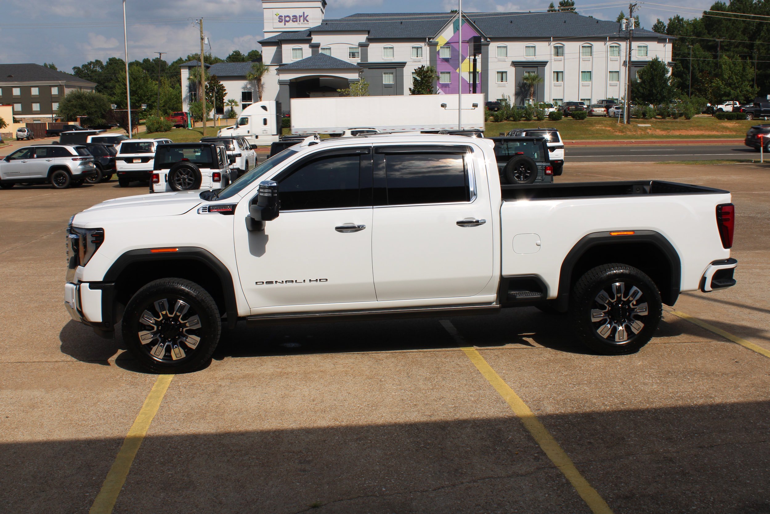 Used 2025 GMC Sierra 2500 Denali w/ Denali Reserve Package AWD/4WD image 10