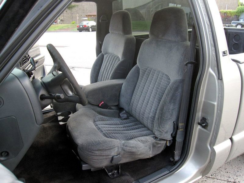 Used 2001 Chevrolet S10 Pickup LS w/ Preferred Equipment Group image 17