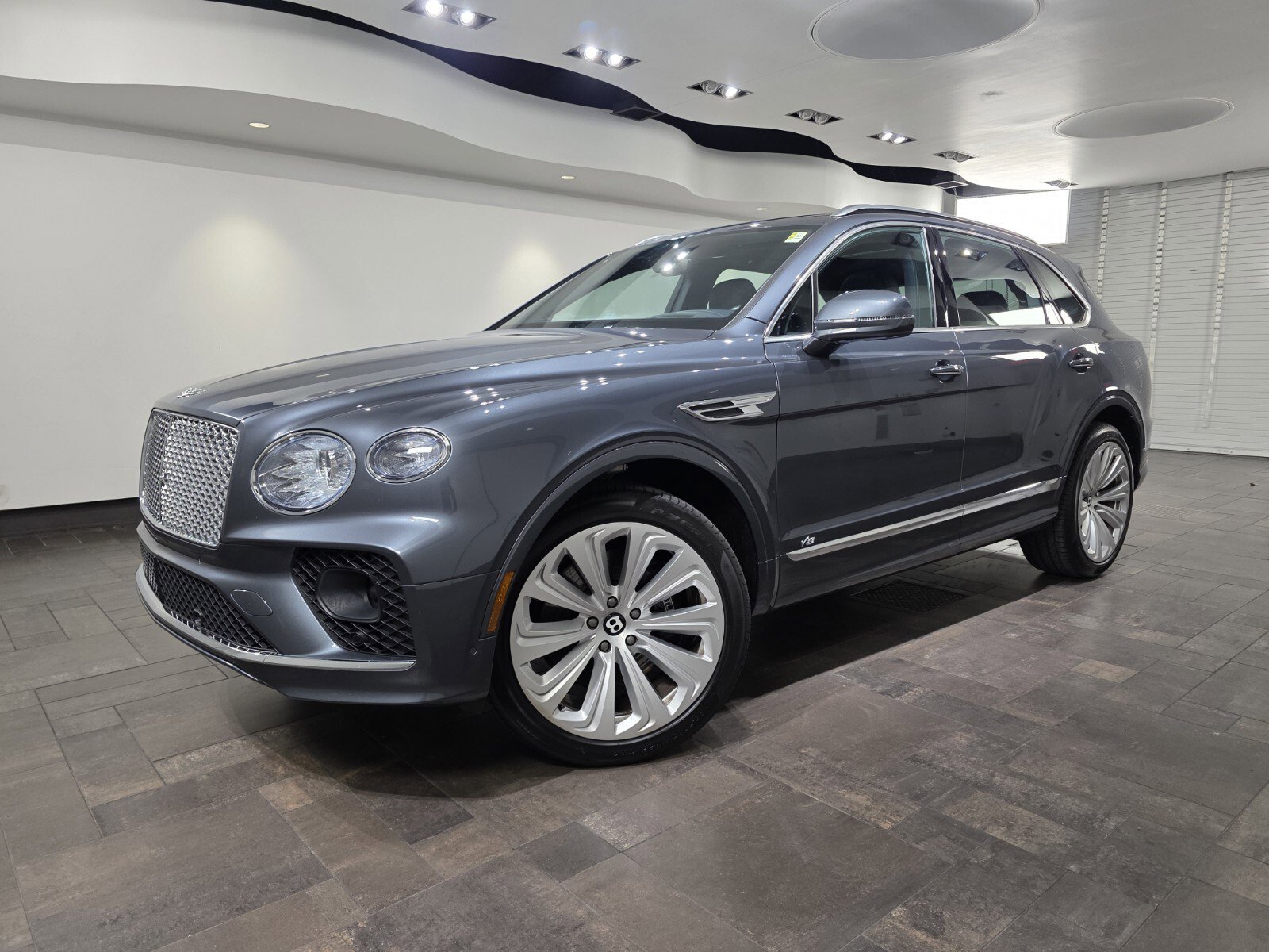 Used 2021 Bentley Bentayga image 1