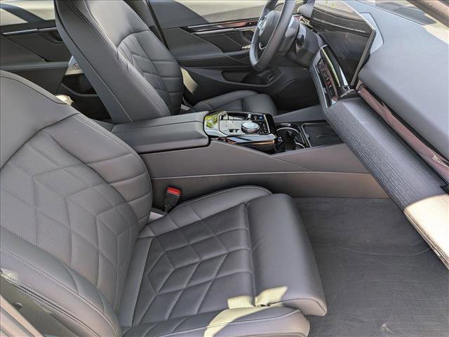 Used 2025 BMW i5 eDrive40i w/ Premium Package RWD image 22