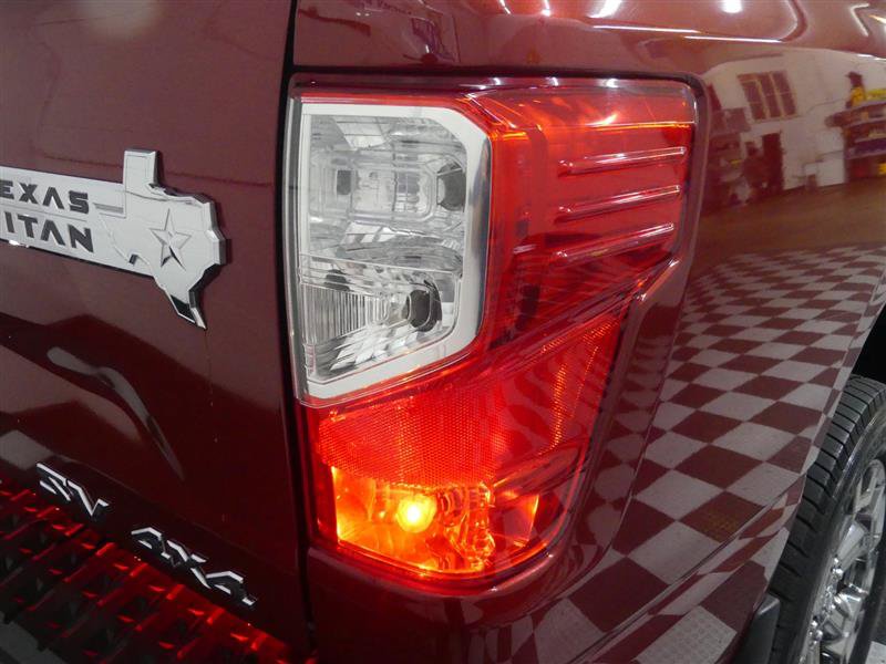 Used 2017 Nissan Titan SV AWD/4WD image 15