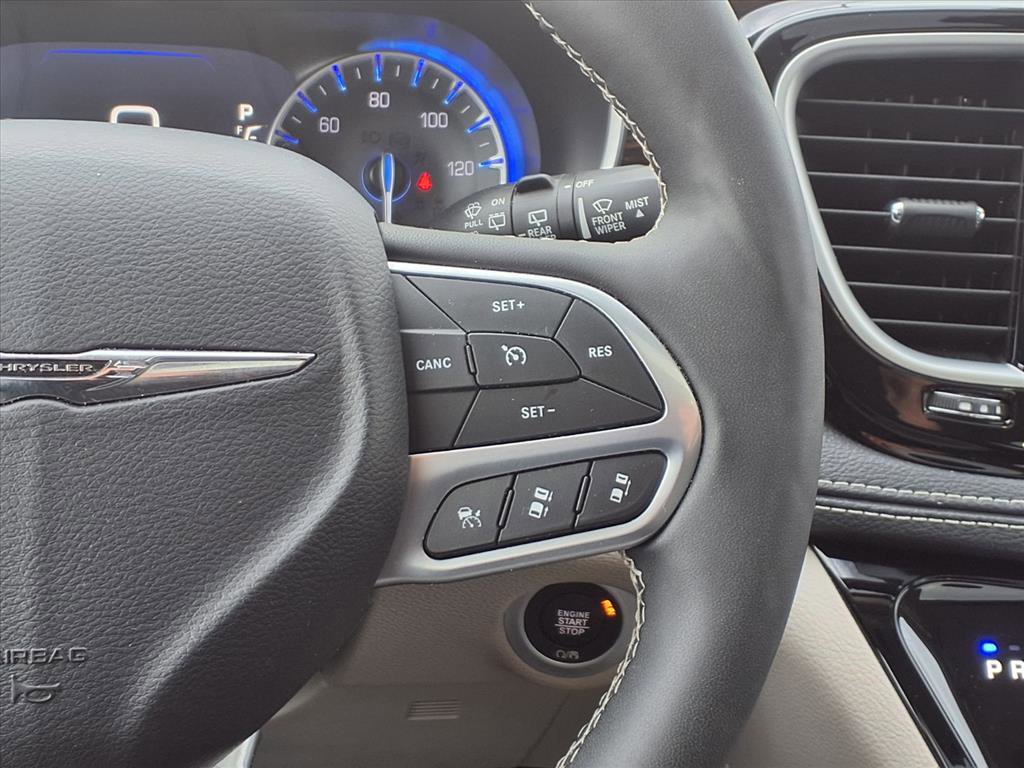 Used 2024 Chrysler Pacifica Limited image 19