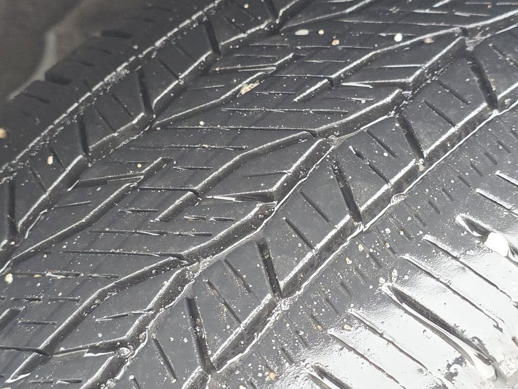 Used 2023 Buick Enclave Essence w/ LPO, Touring Package image 10