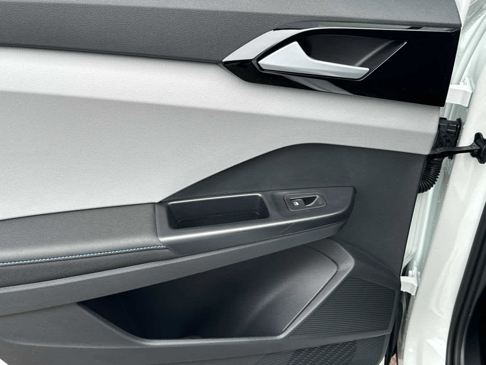 Certified 2024 Volkswagen Taos SE image 16