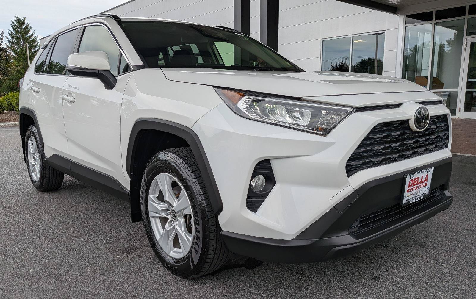 Used 2020 Toyota RAV4 XLE w/ Convenience Package AWD/4WD image 4