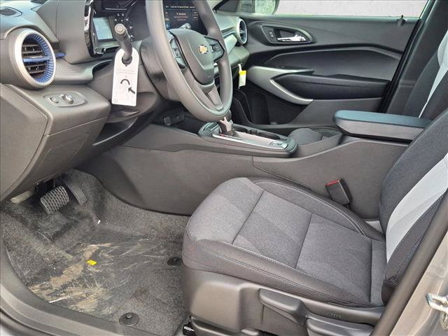 New 2026 Chevrolet Trax LS w/ LS Convenience Package FWD image 4