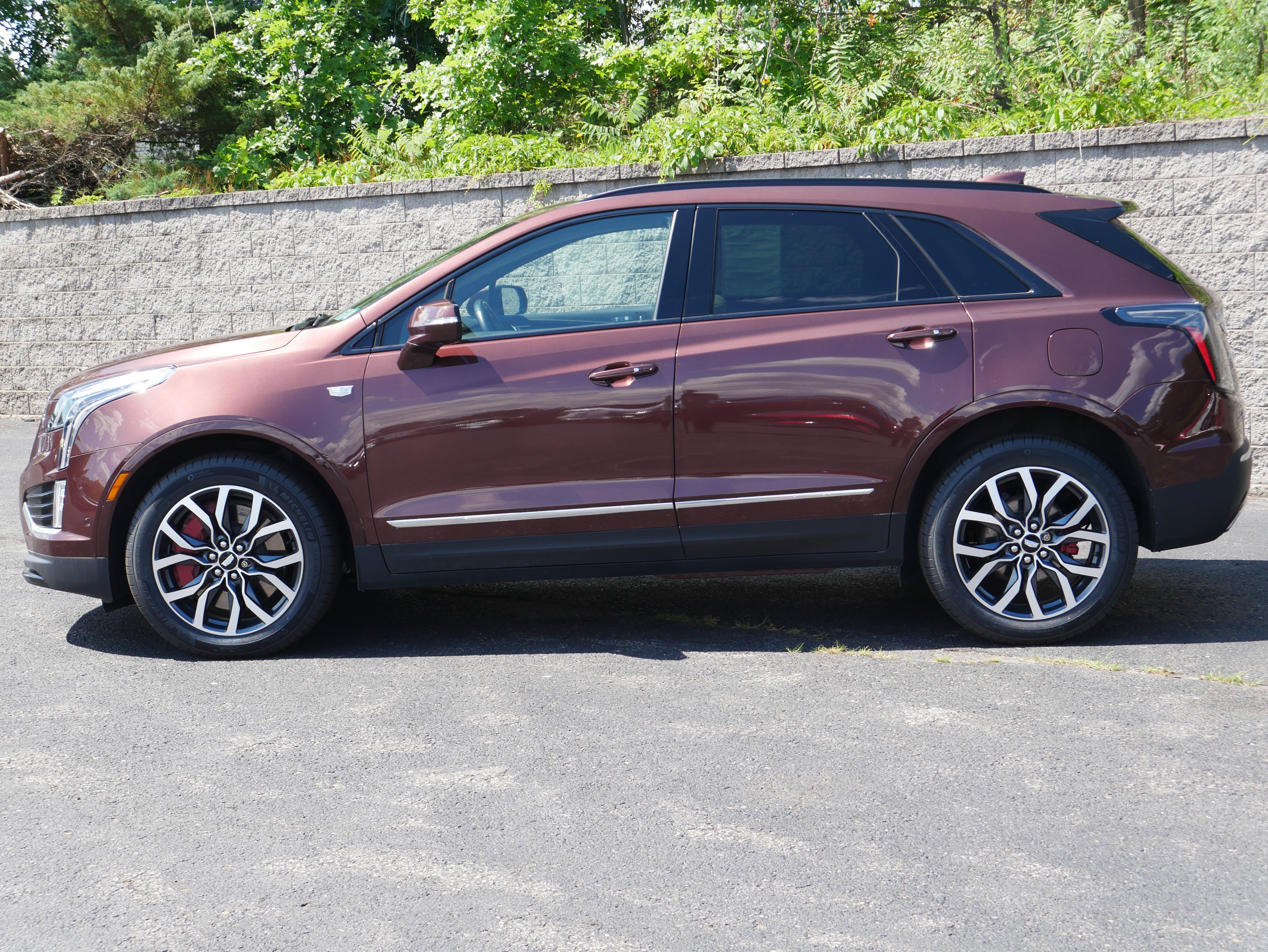 Certified 2022 Cadillac XT5 Sportv w/ Technology Package AWD/4WD image 3