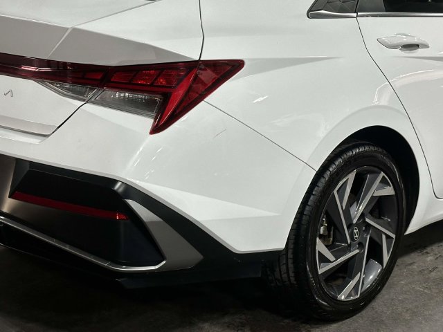 Used 2025 Hyundai Elantra SEL FWD image 14