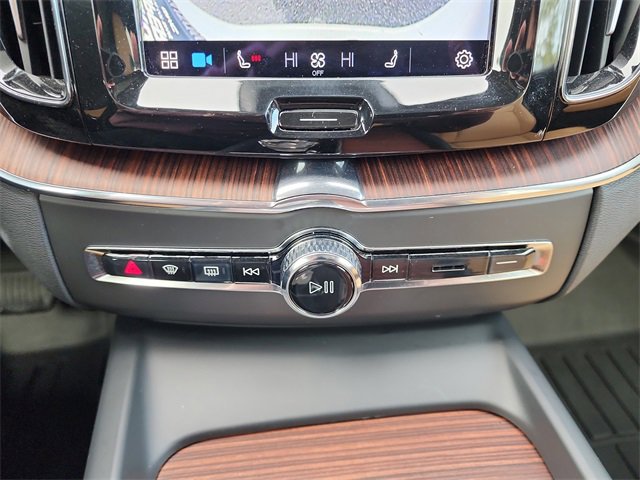Used 2023 Volvo XC60 B5 Ultimate image 25