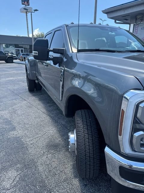 Used 2025 Ford F350 Lariat AWD/4WD image 2