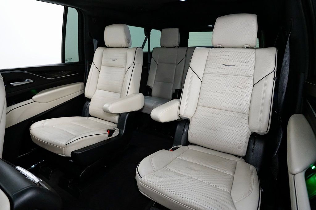 Used 2023 Cadillac Escalade ESV Sport w/ LPO, ONYX Package image 32