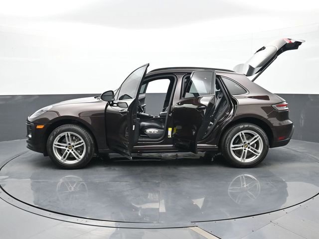 Certified 2022 Porsche Macan image 30