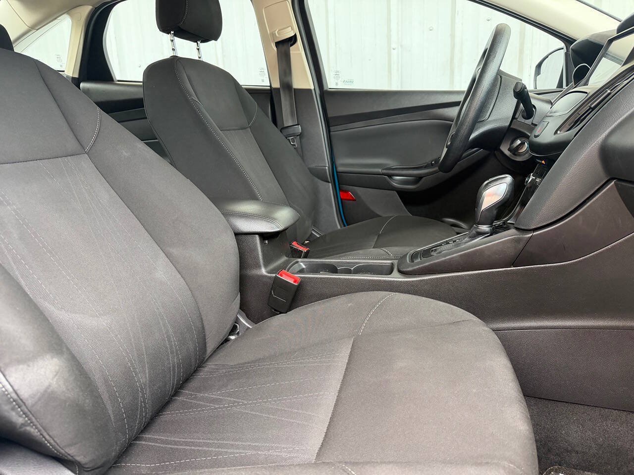 Used 2016 Ford Focus SE w/ Reverse Sensing Package FWD image 19