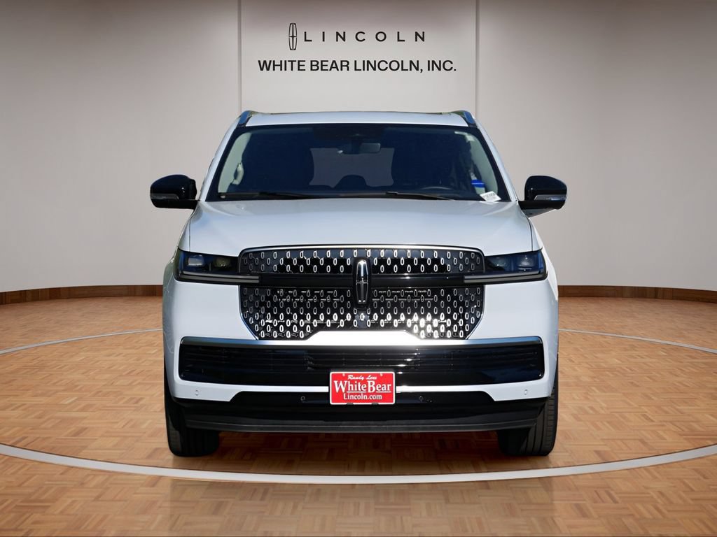 Used 2025 Lincoln Navigator Reserve AWD/4WD image 2