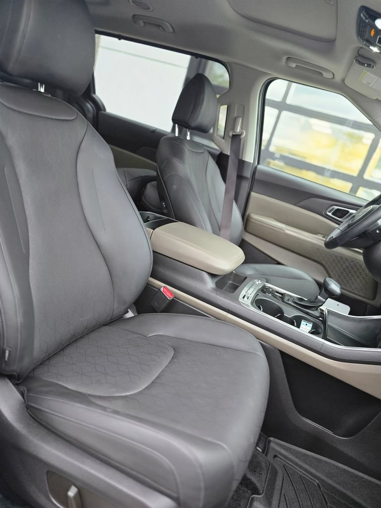 Certified 2026 Kia Carnival SX FWD image 12