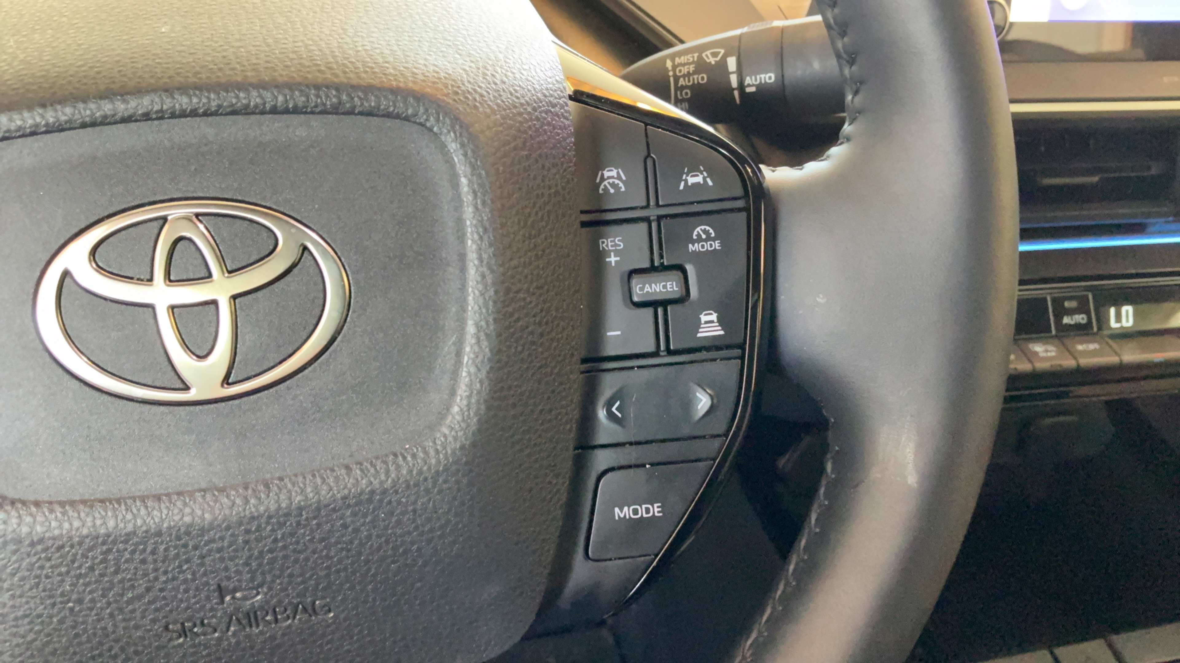 Used 2024 Toyota Prius XLE FWD image 17