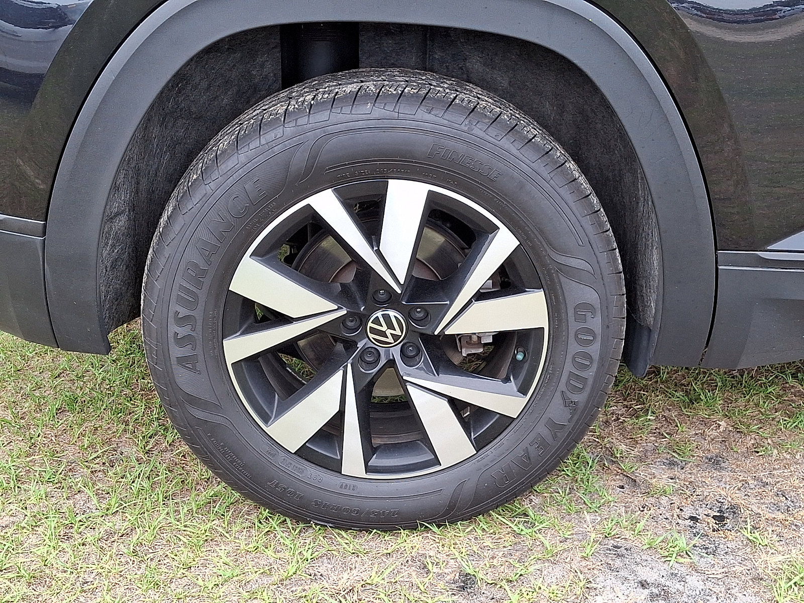 Used 2023 Volkswagen Atlas Cross Sport SE FWD image 6