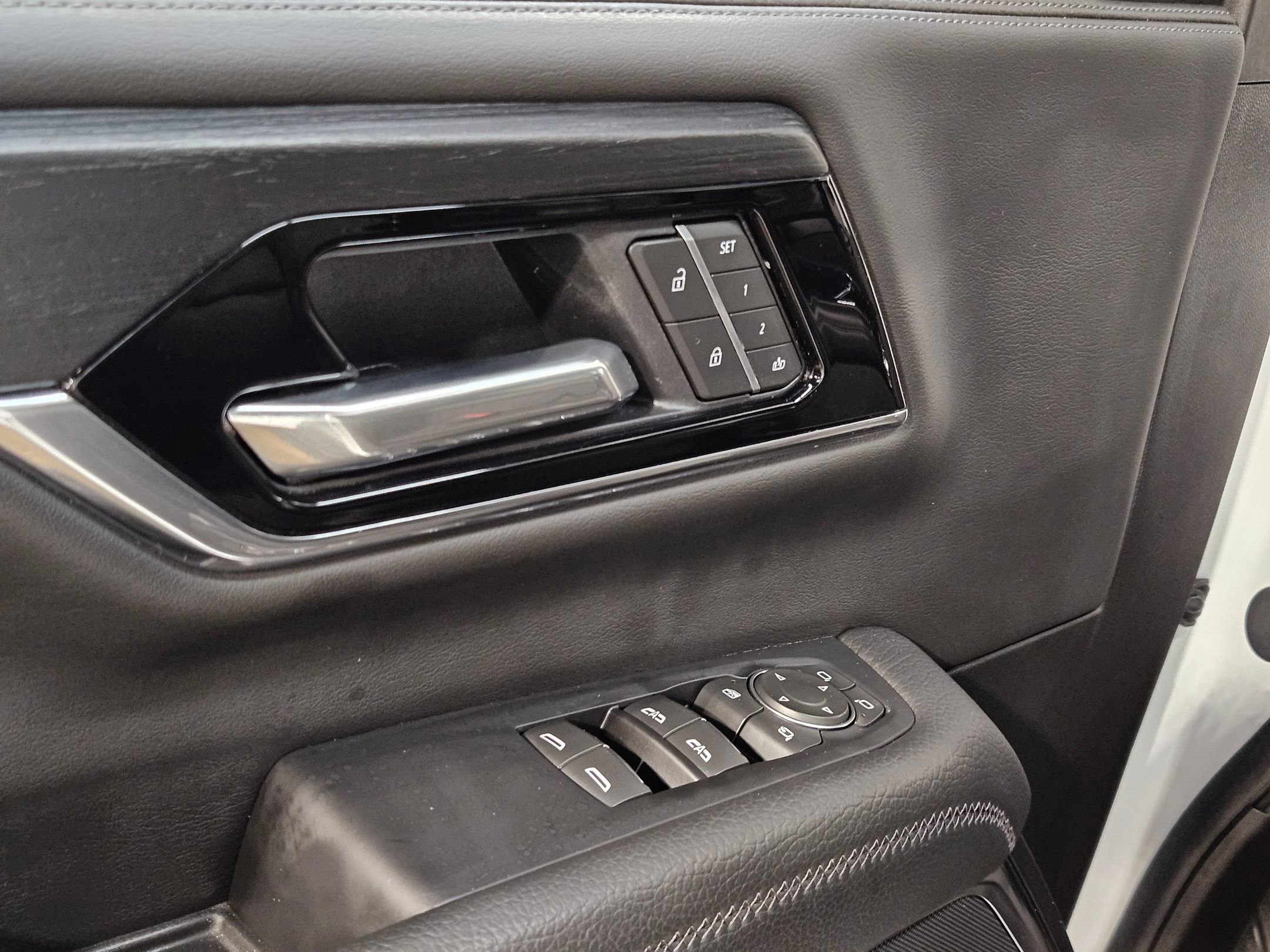 Used 2025 GMC Yukon XL Denali AWD/4WD image 21