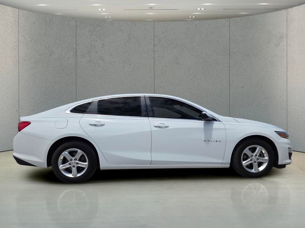Used 2021 Chevrolet Malibu LS FWD image 2