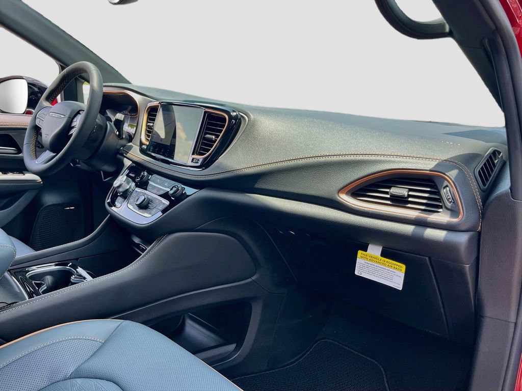 New 2027 Chrysler Pacifica Pinnacle w/ Theater Group FWD image 33