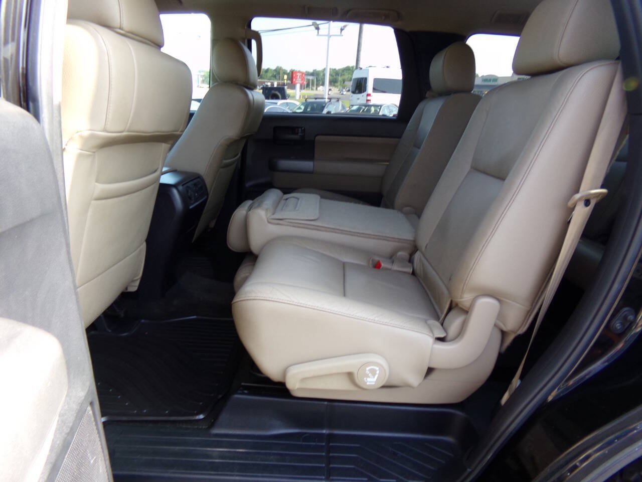 Used 2015 Toyota Sequoia SR5 w/ Premium Package AWD/4WD image 34