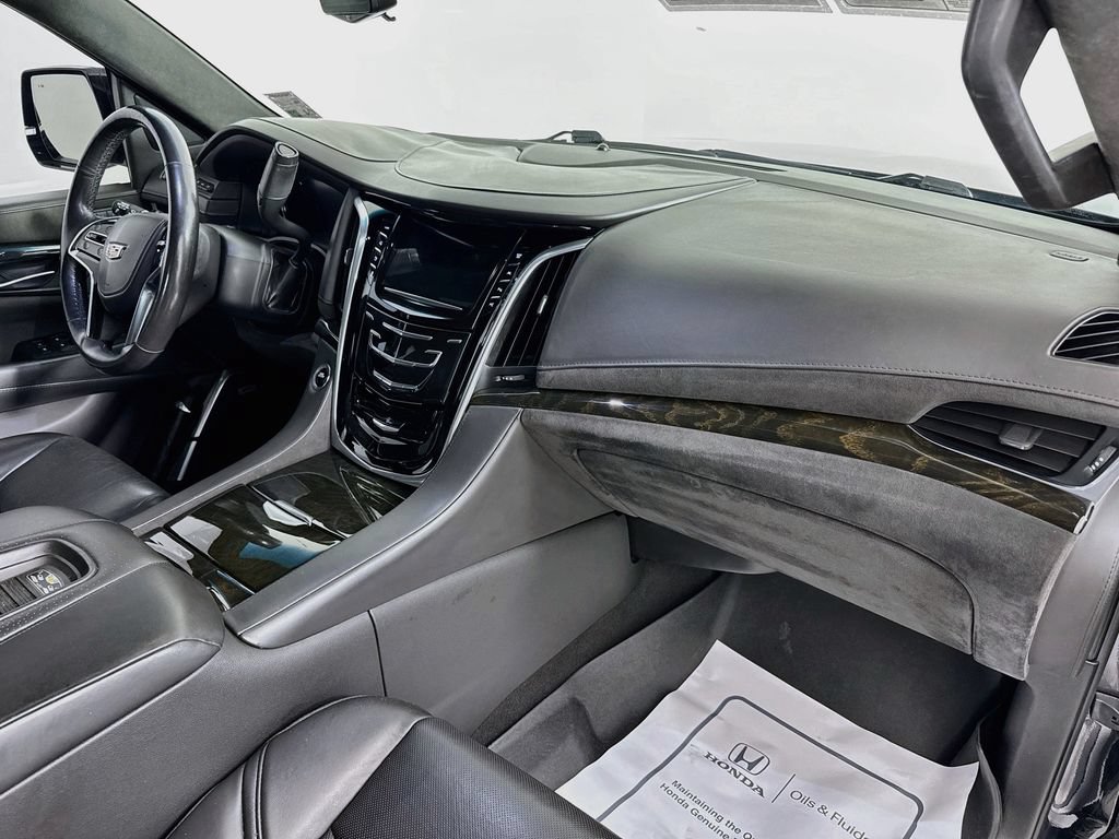 Used 2020 Cadillac Escalade ESV Platinum RWD image 44