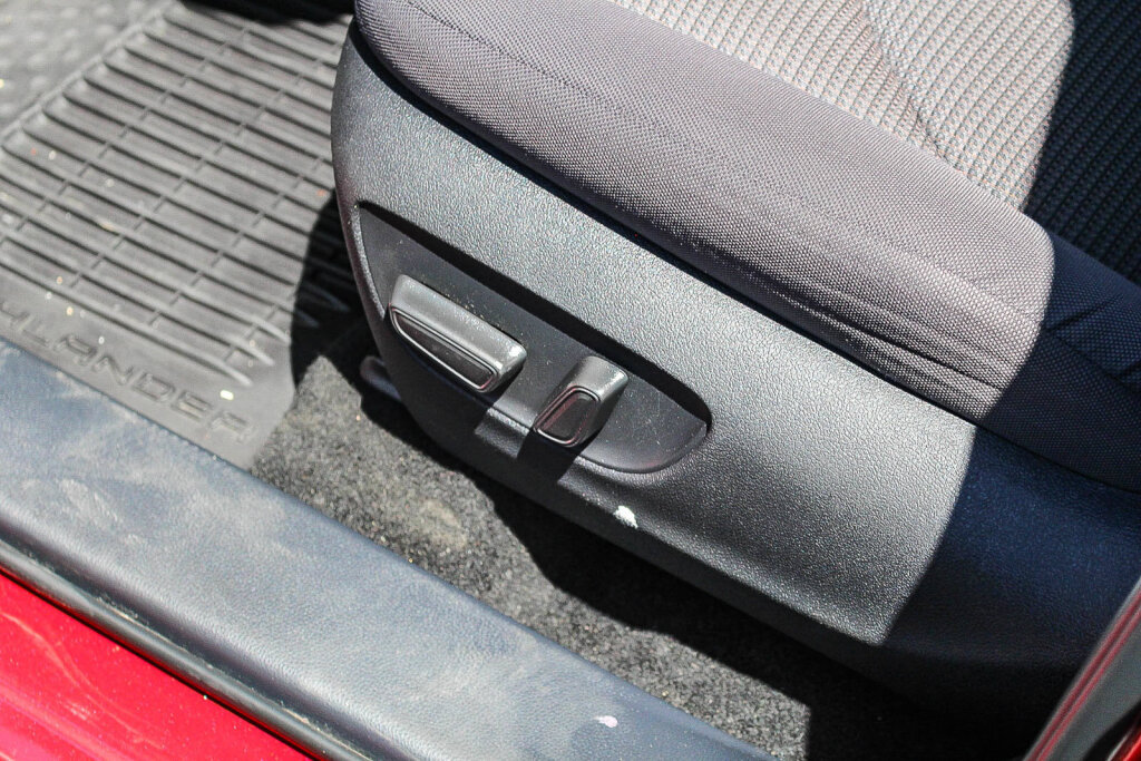 Certified 2025 Toyota Highlander LE FWD image 12