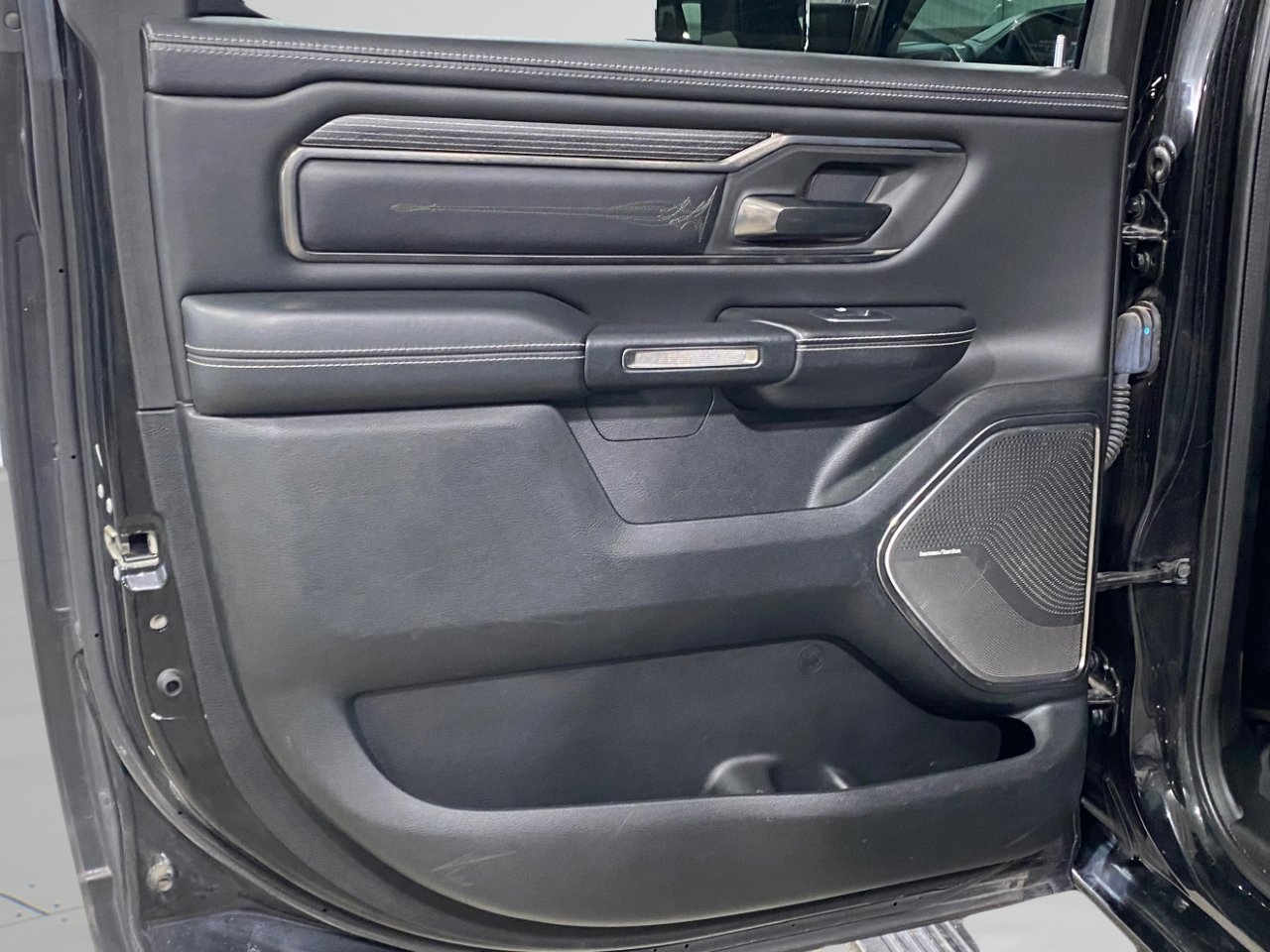 Used 2019 RAM 1500 Limited image 11