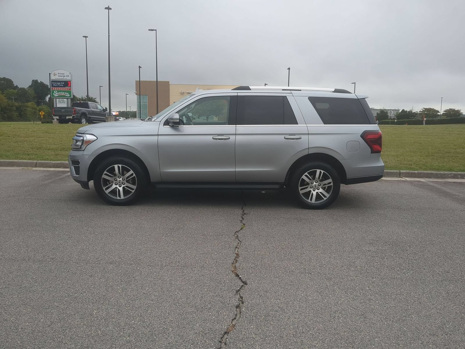Certified 2024 Ford Expedition Limited RWD image 6