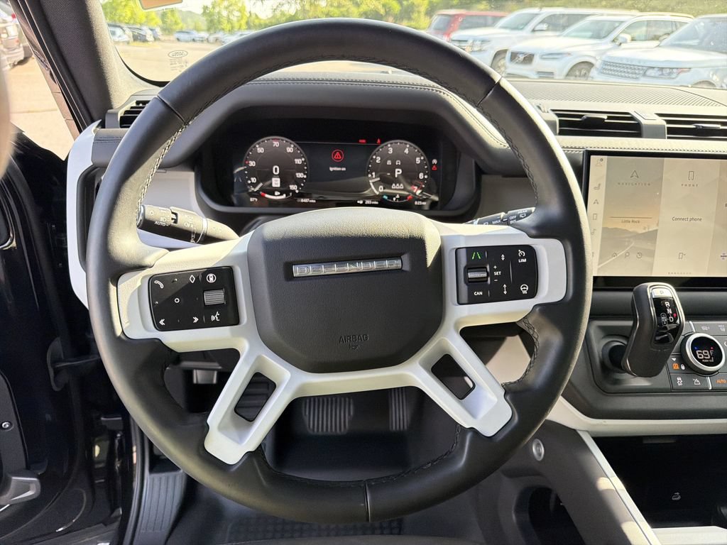 Used 2025 Land Rover Defender 110 X-Dynamic SE AWD/4WD image 21