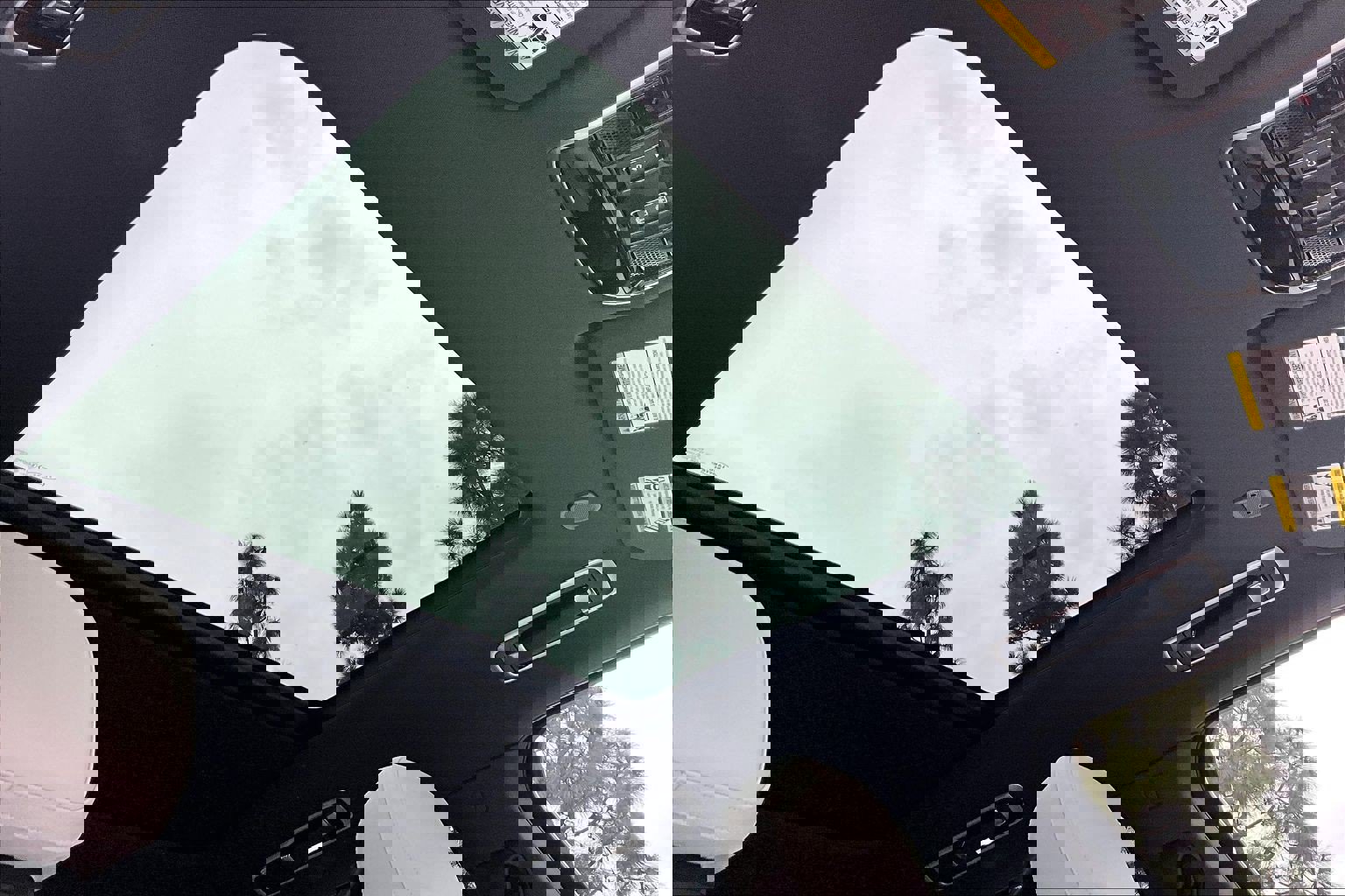 Used 2025 Land Rover Range Rover Sport image 29