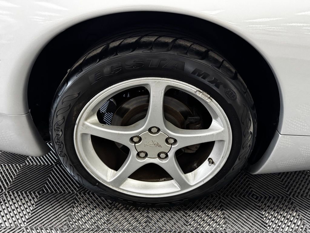 Used 2001 Chevrolet Corvette Coupe w/ Preferred Equipment Group2 image 19