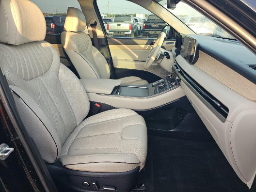 Used 2023 Hyundai Palisade Limited w/ Winter Package FWD image 10