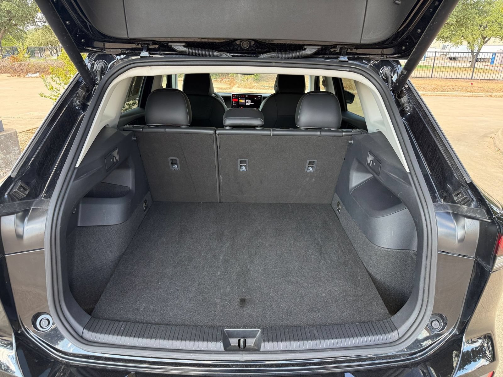 Used 2026 Volkswagen Tiguan SE AWD/4WD image 32