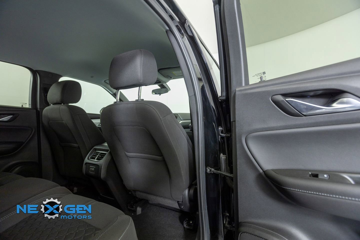 Used 2020 Chevrolet Blazer LT FWD image 31