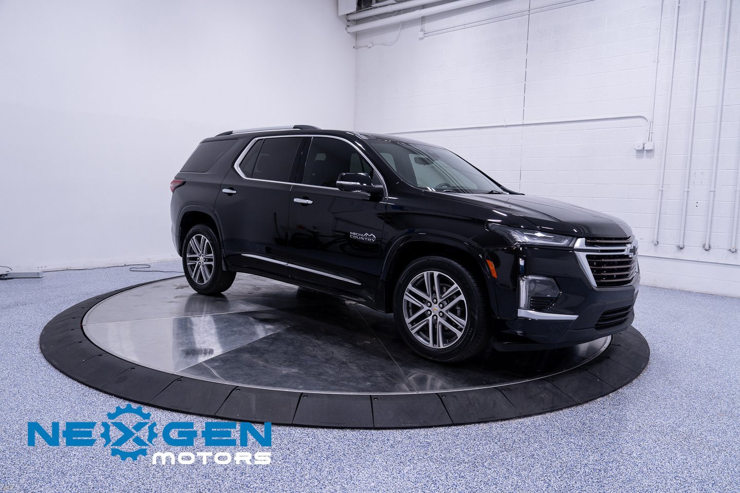 Used 2023 Chevrolet Traverse High Country image 2