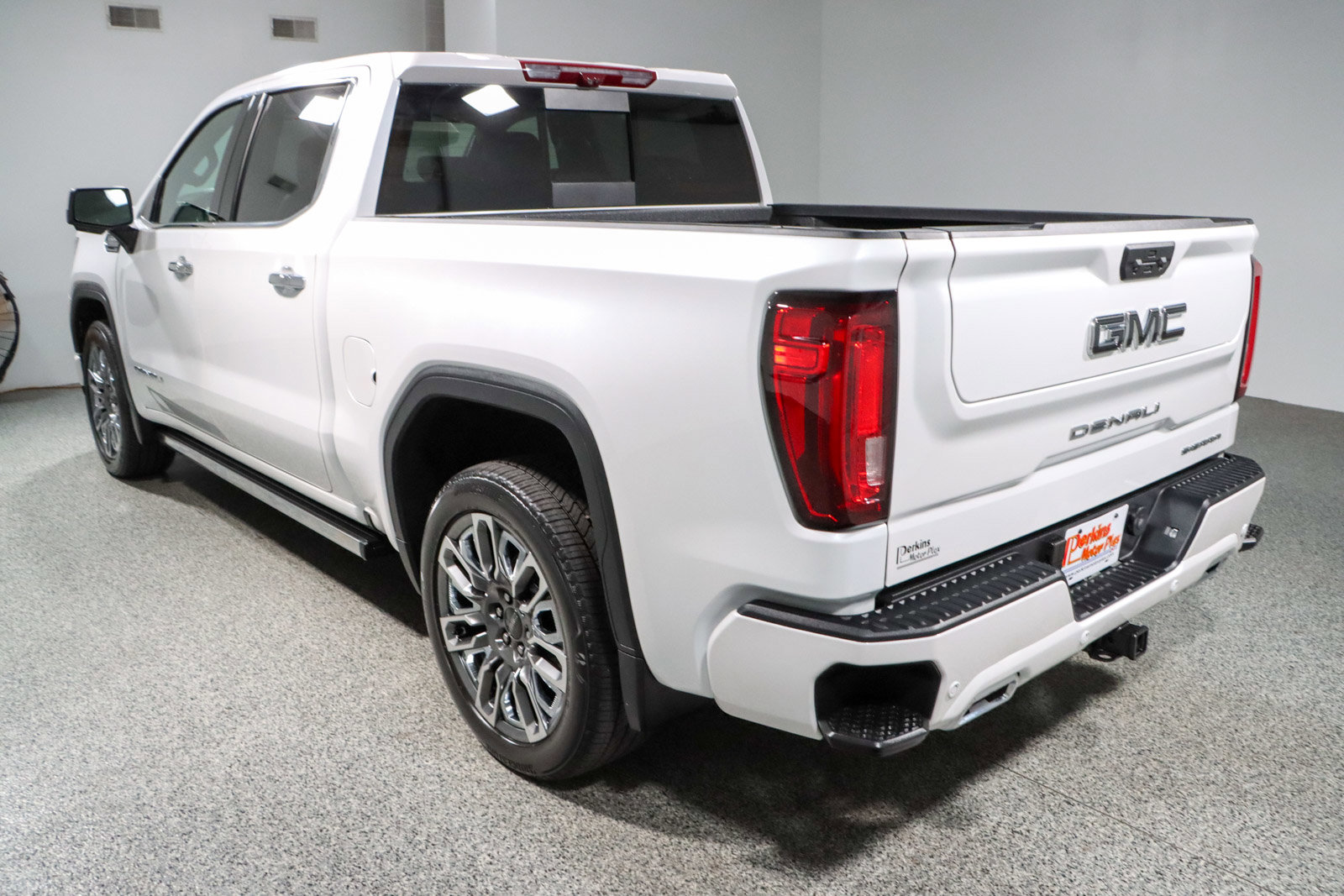 Used 2025 GMC Sierra 1500 Denali Ultimate image 9