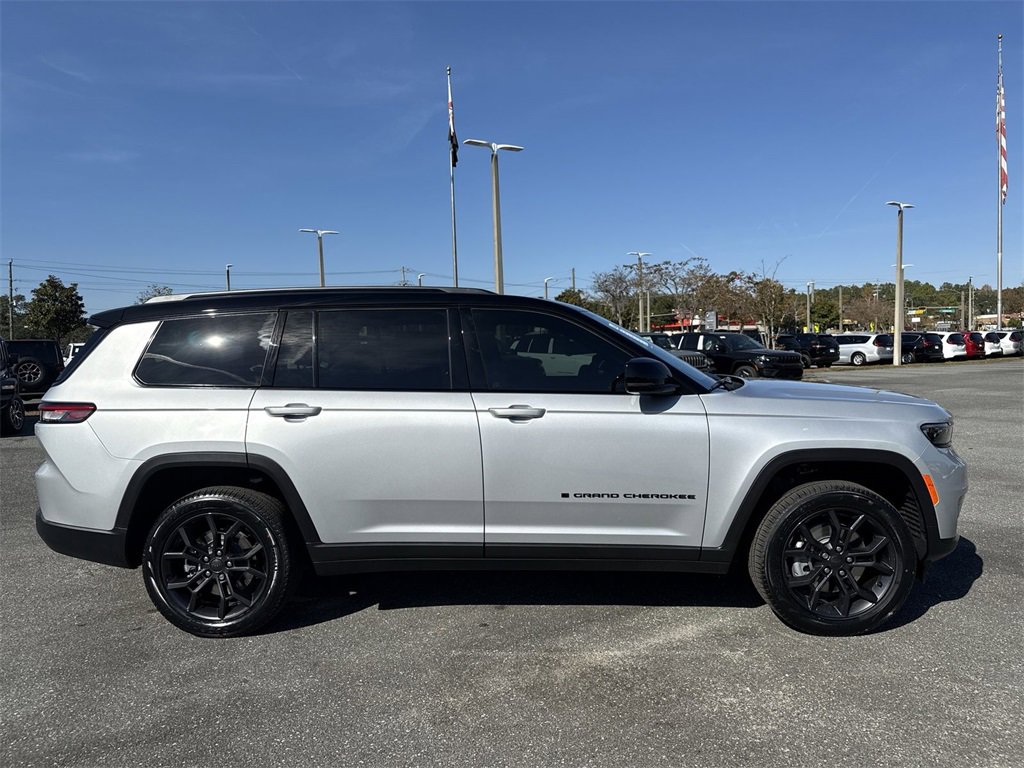 New 2025 Jeep Grand Cherokee L Limited w/ Trailer Tow Package image 2