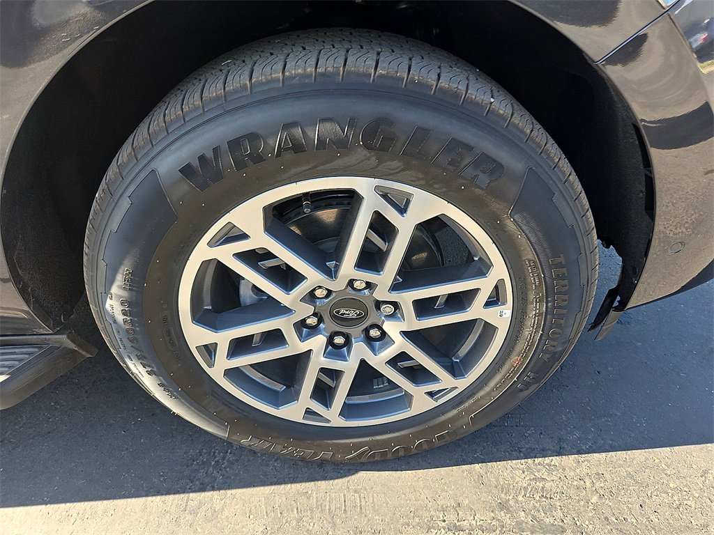 New 2025 Ford Expedition Active image 7