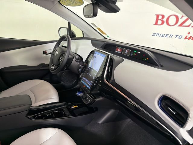 Used 2022 Toyota Prius Limited FWD image 17