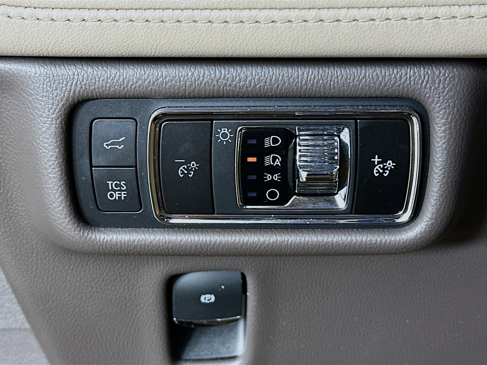 Used 2022 Lincoln Nautilus FWD w/ Premium Package image 17