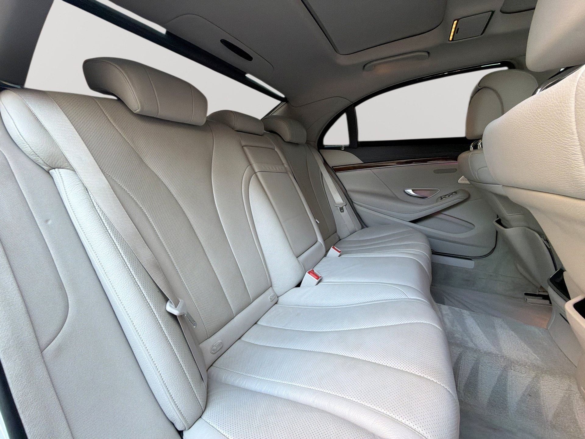 Used 2017 Mercedes-Benz S 550 4MATIC Sedan image 26