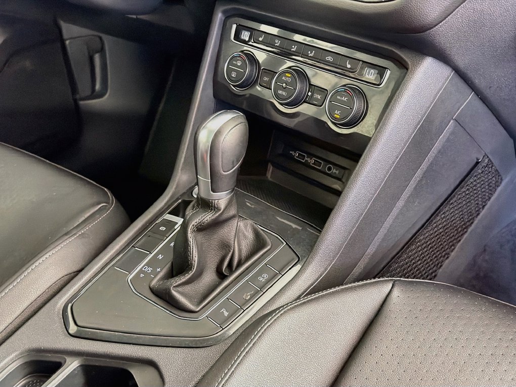Used 2019 Volkswagen Tiguan SEL FWD image 32