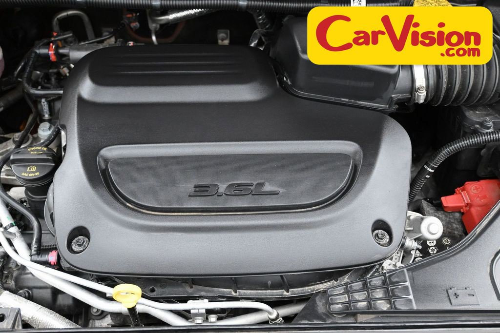 Used 2025 Chrysler Pacifica Limited image 45