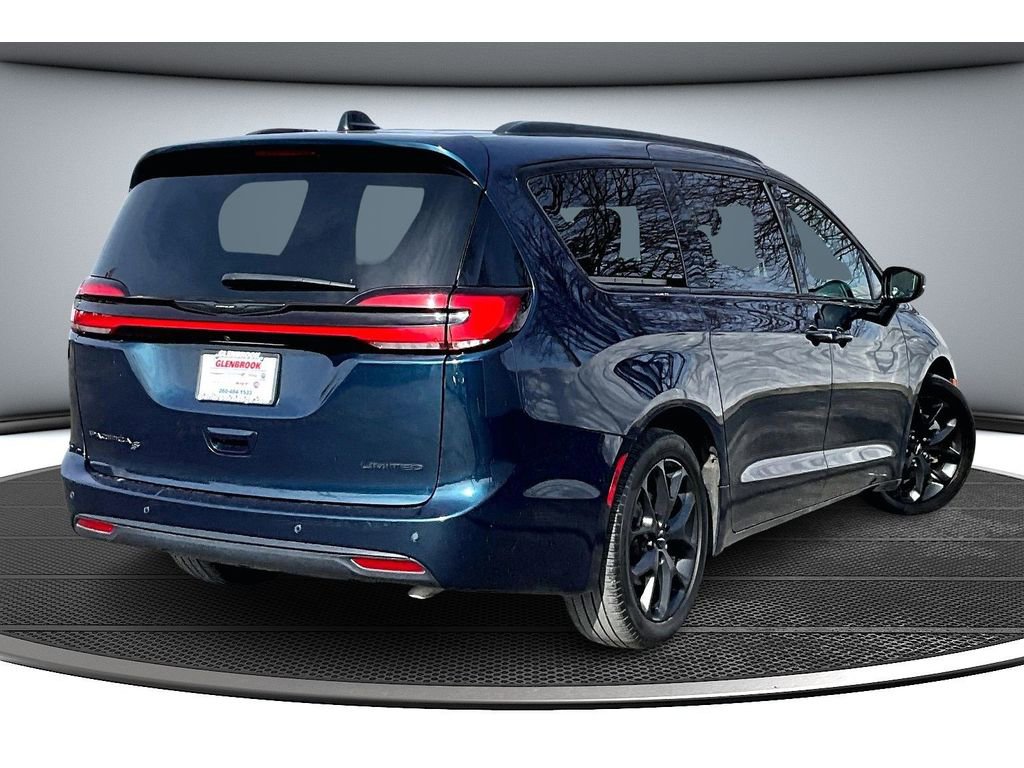 Used 2025 Chrysler Pacifica Limited image 14